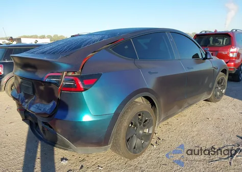 2024 Tesla Model Y Long Range Dual Motor All-Wheel Drive из США, поврежденный, VIN 7SAYGDEE8RA232743